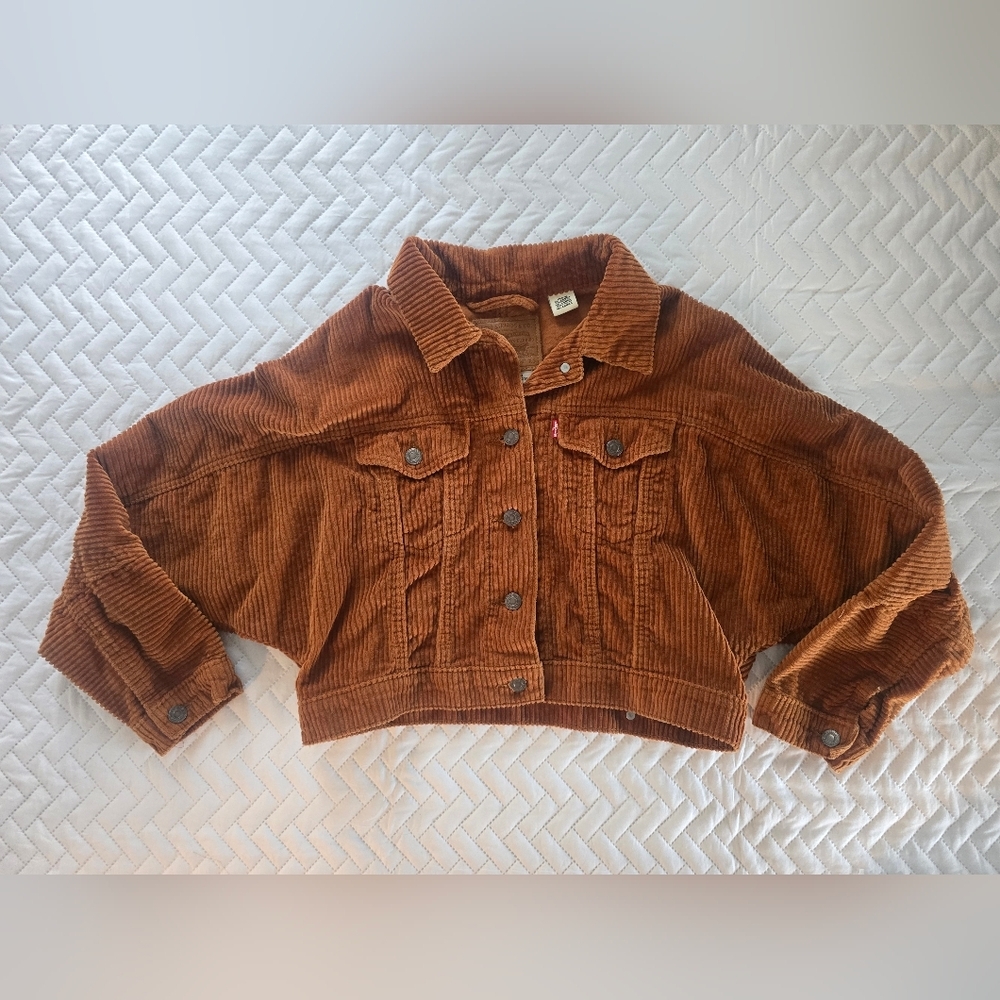 Levi Future Vintage Trucker Corduroy Cropped Jacket in Copper Brown - Picture 3 of 7